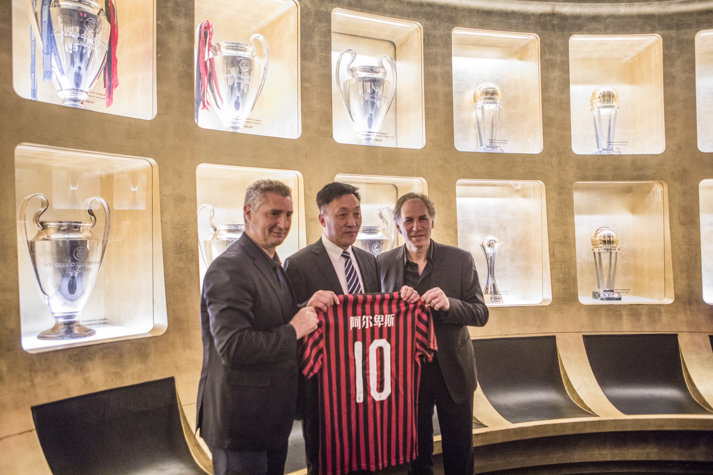 《王者荣耀》联动刘慈欣：首个平行世界皮肤琥珀纪元